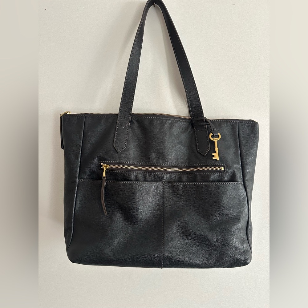Fossil Fiona leather tote. Black.